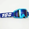 Gafas azules con montura azul.