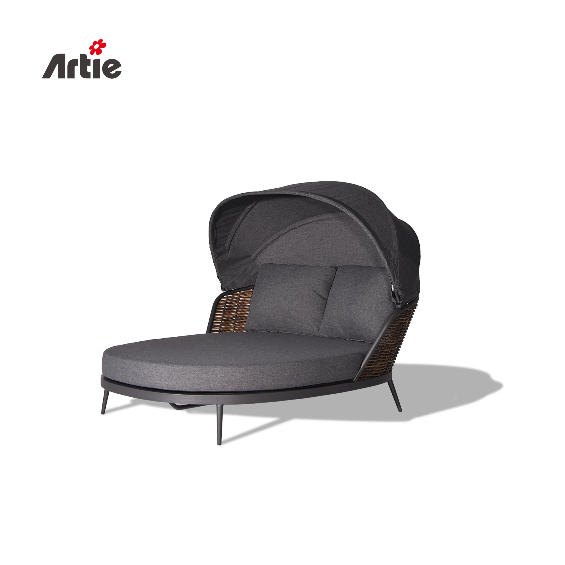 Woven Daybed Luxurious Outdoor Rattan Sun Loungers