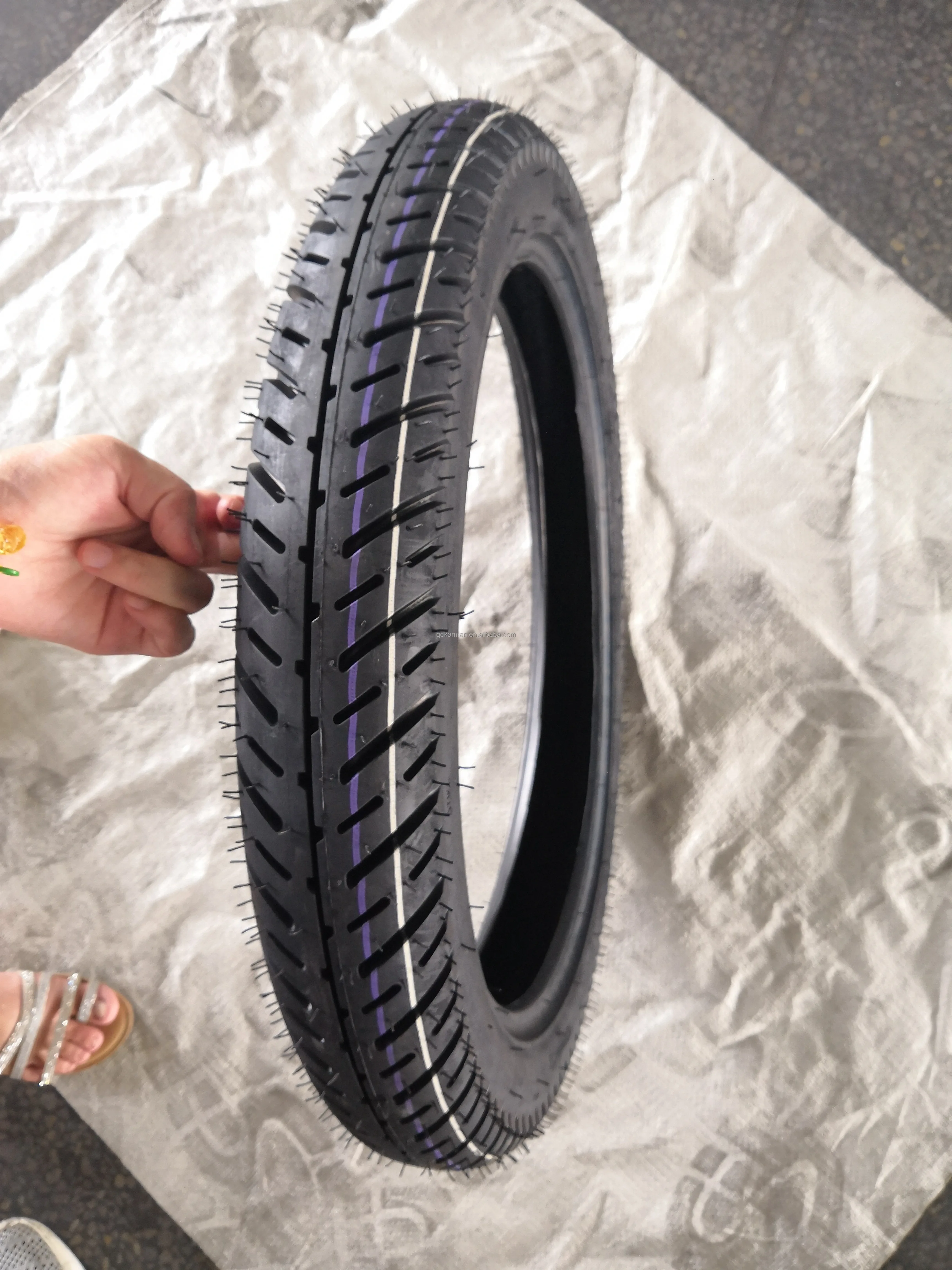 220 bike tyre price