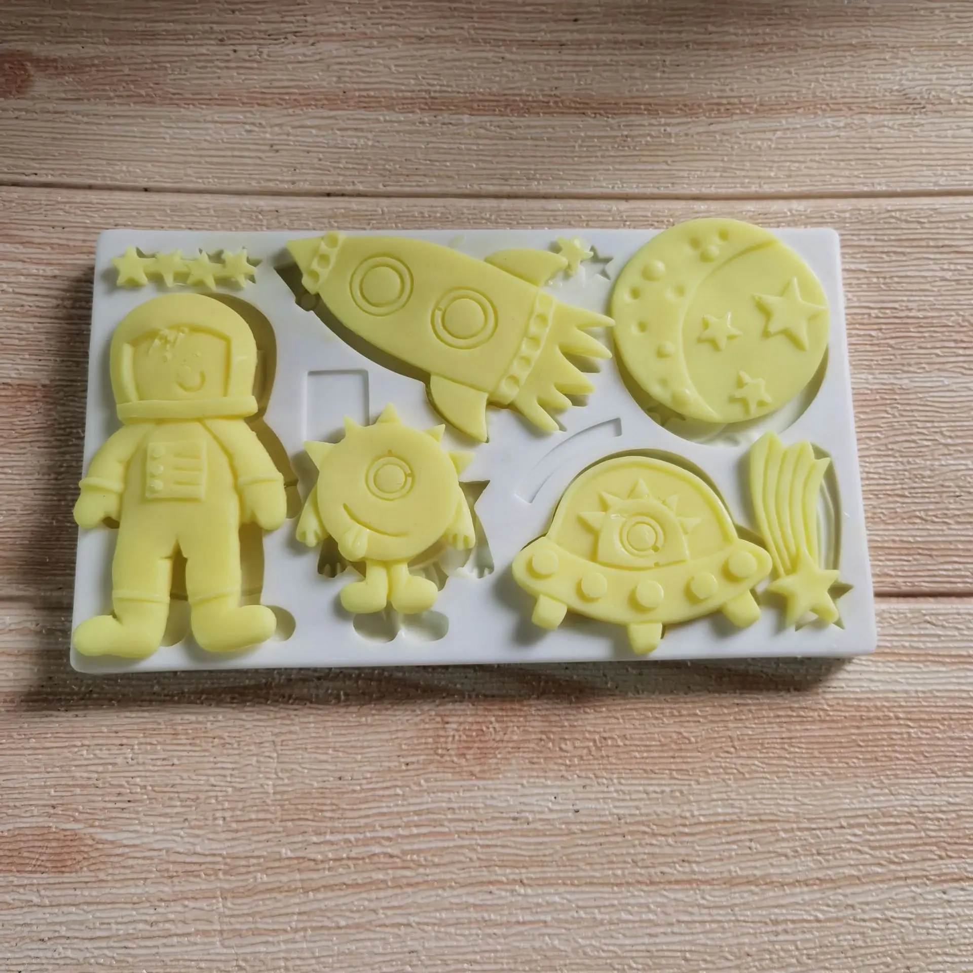 Astronaut Fondant Molds Rocket Robotic Space Spacecraft Airplane Silicone Molds for Cake Decoration Chocolate Mould
