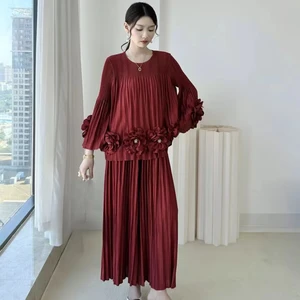 Large-size Women's Suit with Solid Color Round-neck Casual Petal-shaped Pleated Skirt Set