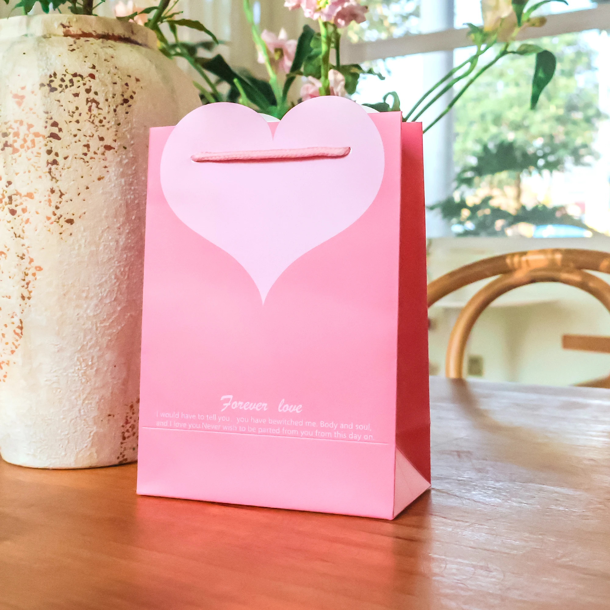 Eco-Friendly Biodegradable Recyclable Kraft Paper Durable Gift Packaging Bags with Embossing for Supermarket Use h