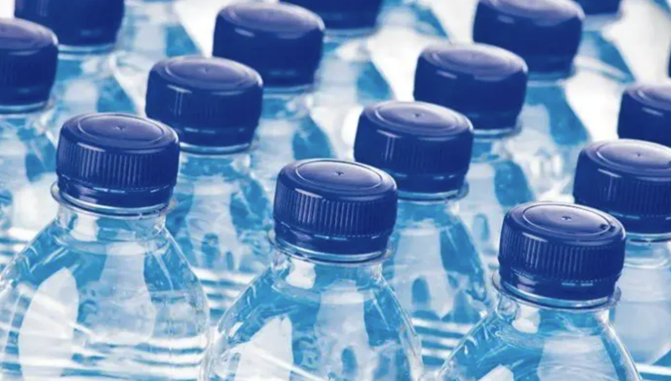 Całkowicie automatyczny zakład butelkowania wody mineralnej Cena Całkowita linia produkcyjna wody butelkowanej do sprzedaży z opakowaniem 4