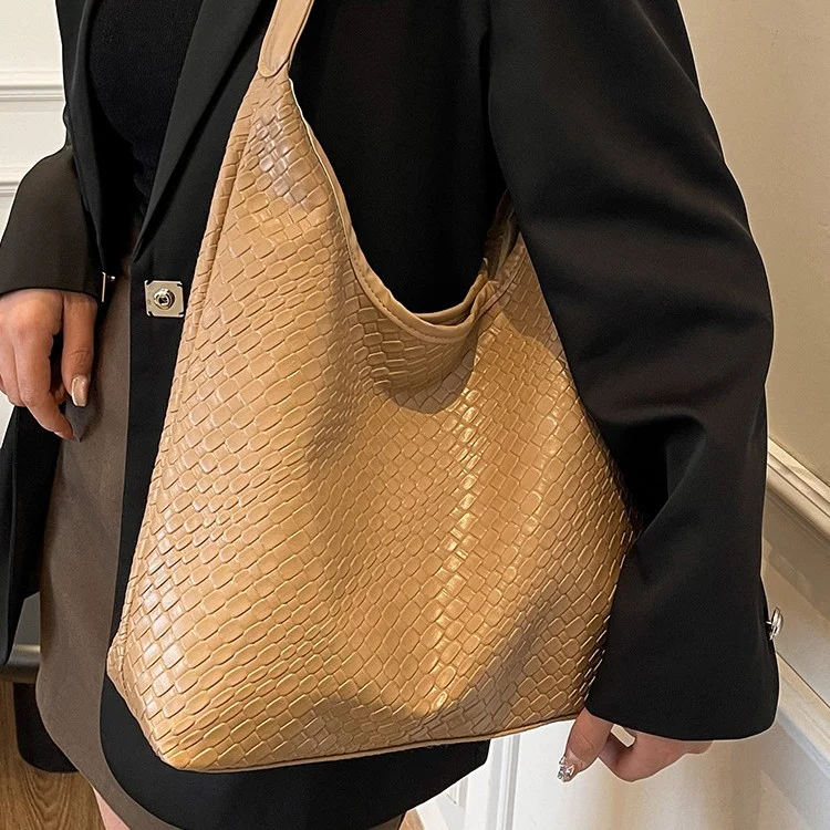 Embossed Pu Leather Big Capacity Women Tote Handbags with Hasps Closure