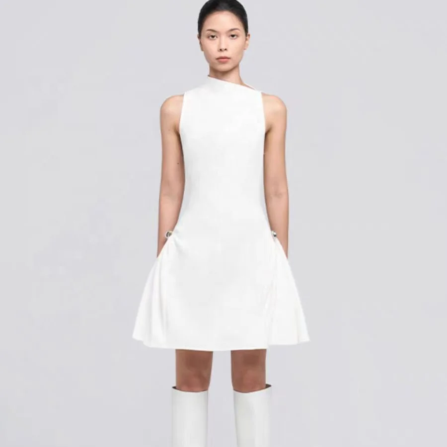 2024 Women Advanced Sense of Metal Buckle Symmetrical Pleated Sleeveless Short Dress Design Sense Niche Waist Dress