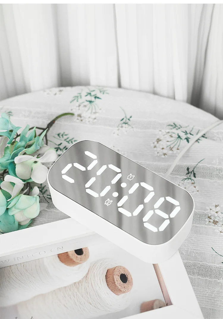 New Arrival Brightness Adjustable Display Temperature Date Time Bedside Table Clock Digital Alarm Clock Desktop Bedroom Office