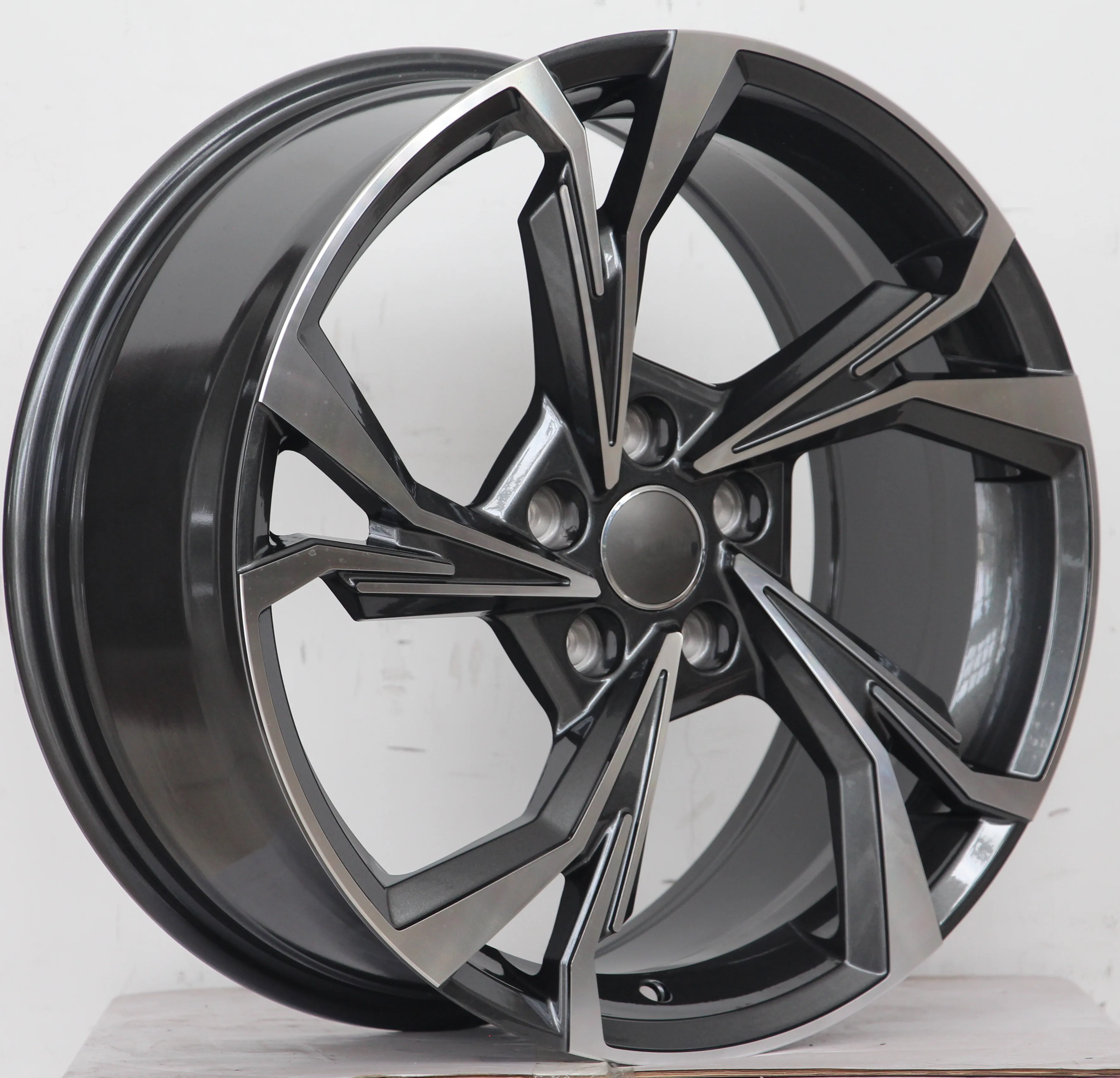 AUDI アウディ 18インチホイール 18x8.0 オフセット 42 5x112