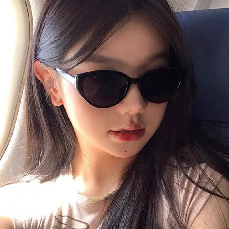 2024 Nuevas gafas de sol ojo de gato Gafas de sol retro de alta calidad Fábrica al por mayor Sombra Mujeres Logotipo personalizado