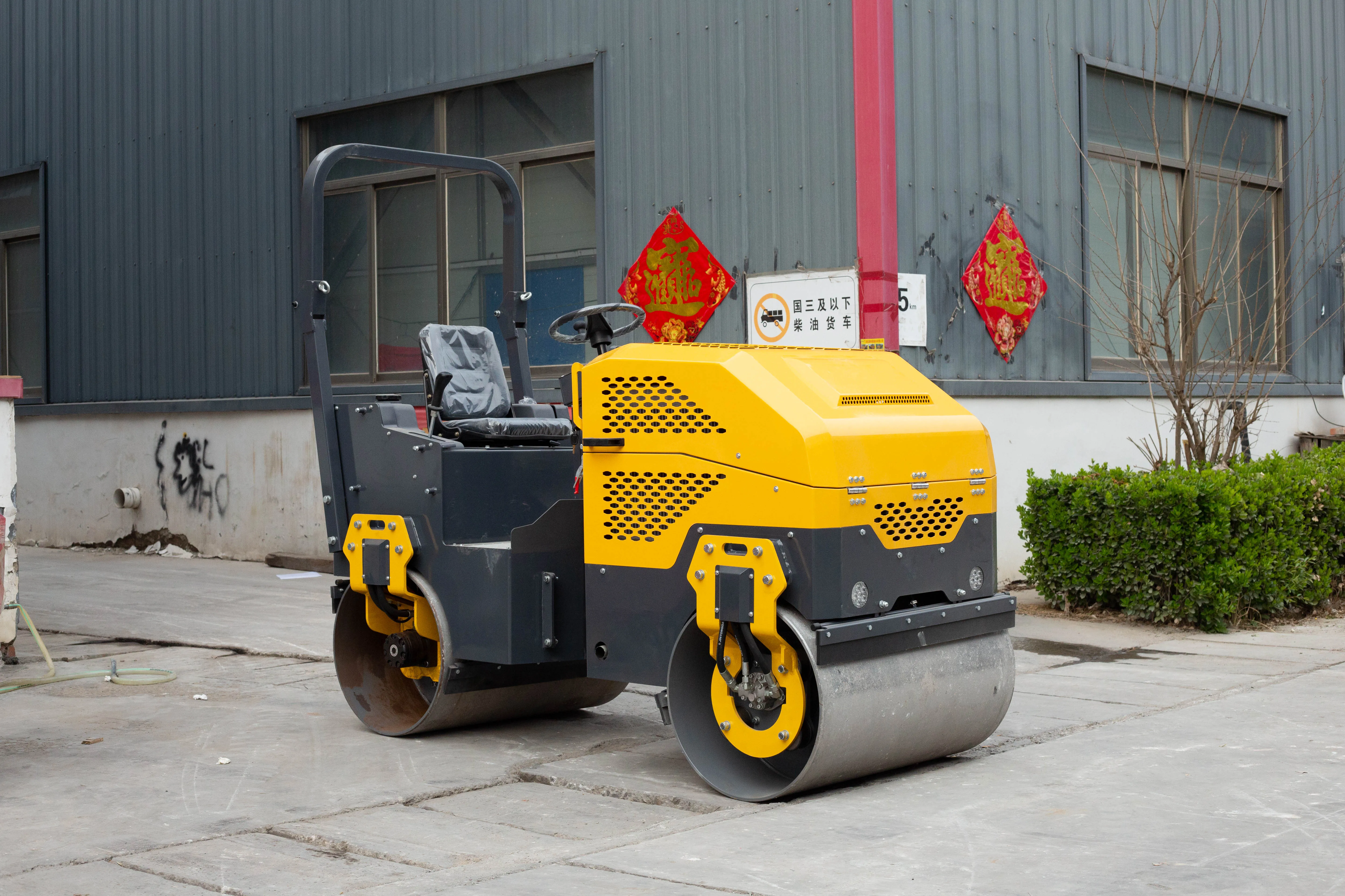 Factory Directly Produce Ride on Vibratory Roller Compactor 2 Ton Full Hydraulic Drive diesel EngineTwo Drum Vibratory Roller