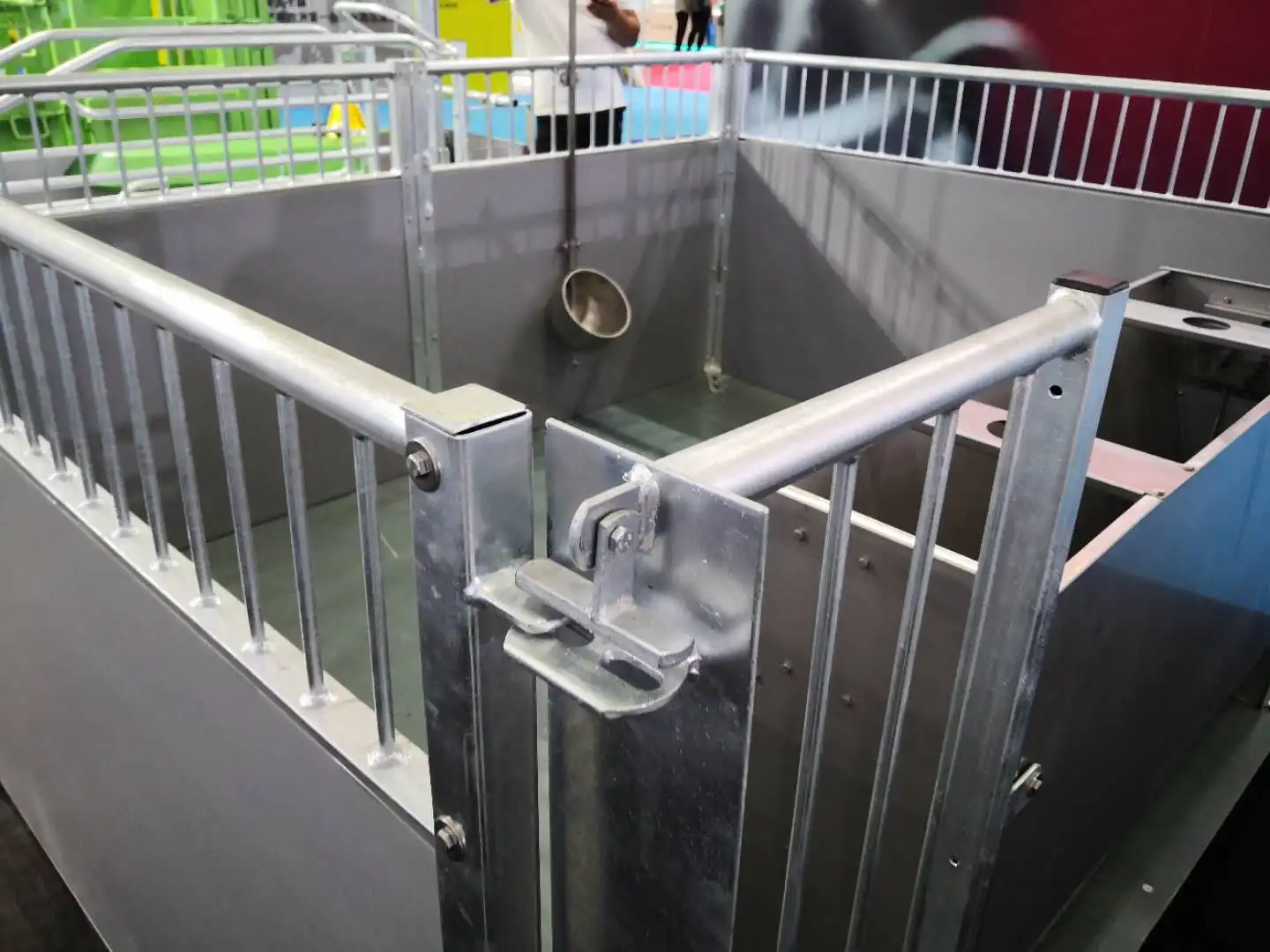 Pig Cage Pen Design Farrowing Crates for Sows Pig Fattening Pen