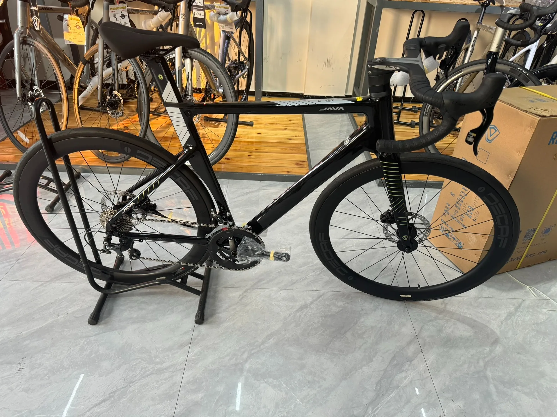 Carbon Fiber 24 Speed Road Bike With Hydraulic Disc Brakes