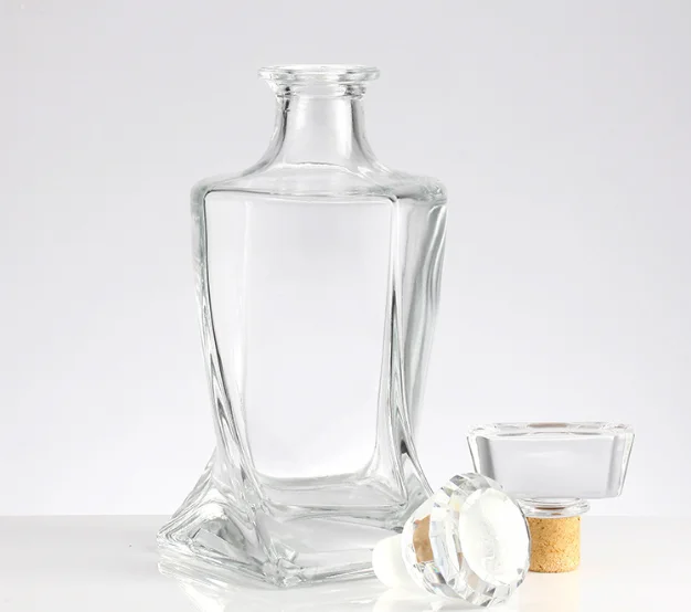 New Design Empty 750ml Unique Twisted Whiskey Tequila Decanter Glass  Bottle Custom  Glass Spirit Bottle with Glass Stopper