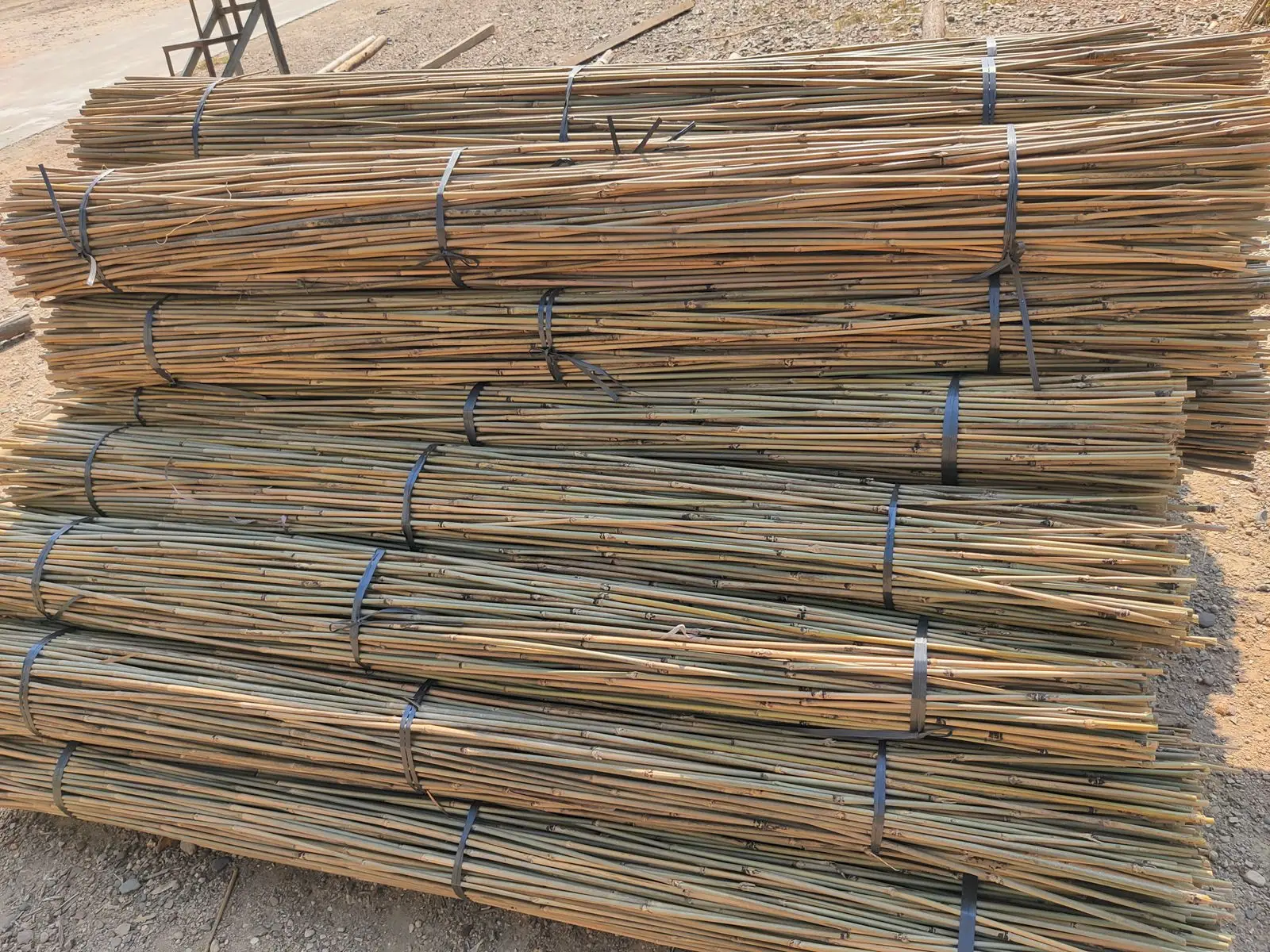 Натуральное сырье из бамбука и прочная поддержка плантации, специальный сухой бамбуковый шест