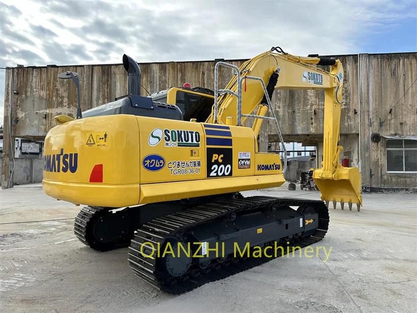 中古バケット掘削機コマツPC200-8クローラーショベル20トンから24トン