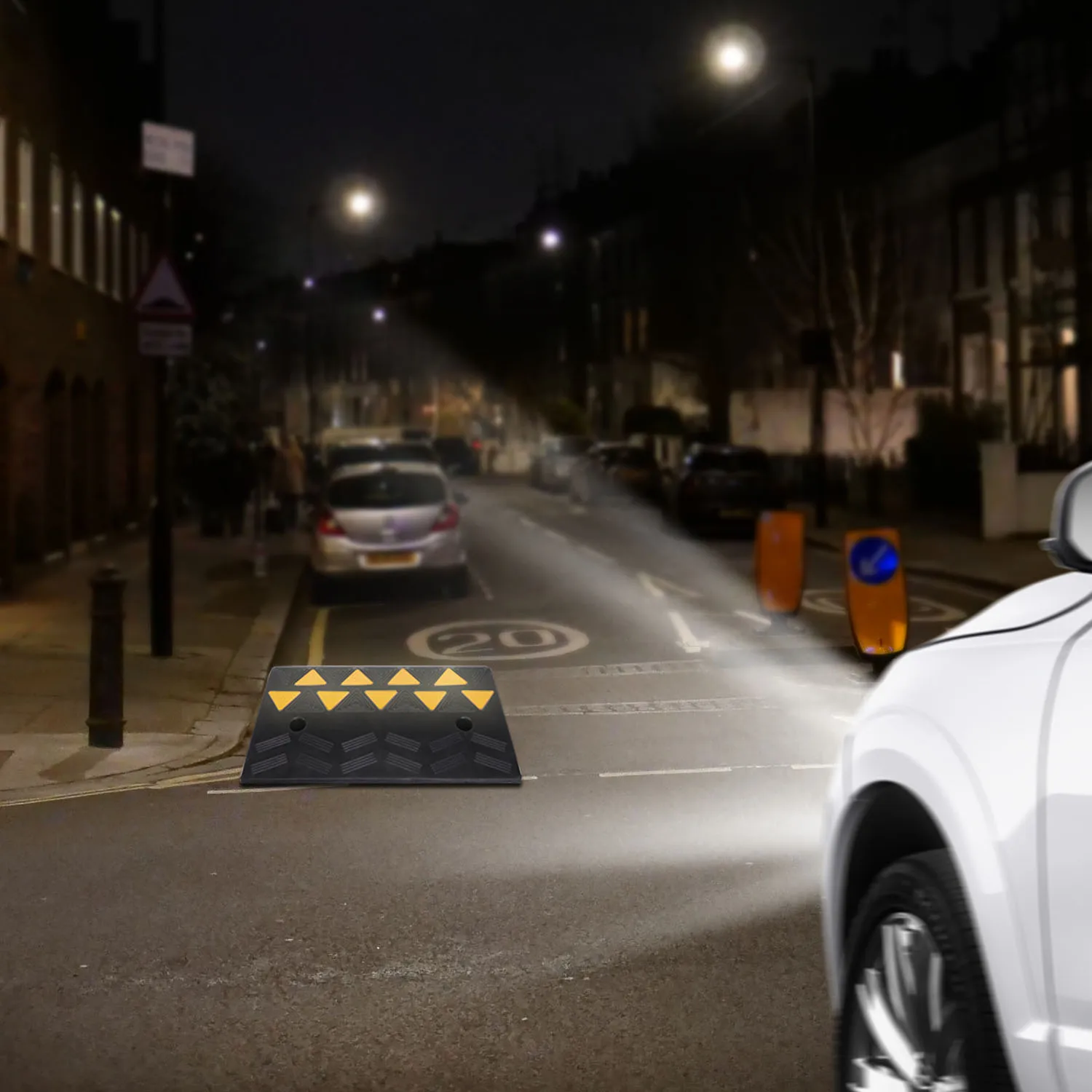 CRB03 Yellow Glass Bead Reflector Rubber Kerb Ramp Speed Bump with High Visibility for Safe Navigation manufacture