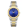 reloj de mujer con caja cuadrada azul
