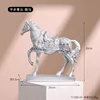 Cavallo d'argento che sale attraverso le gerarchie