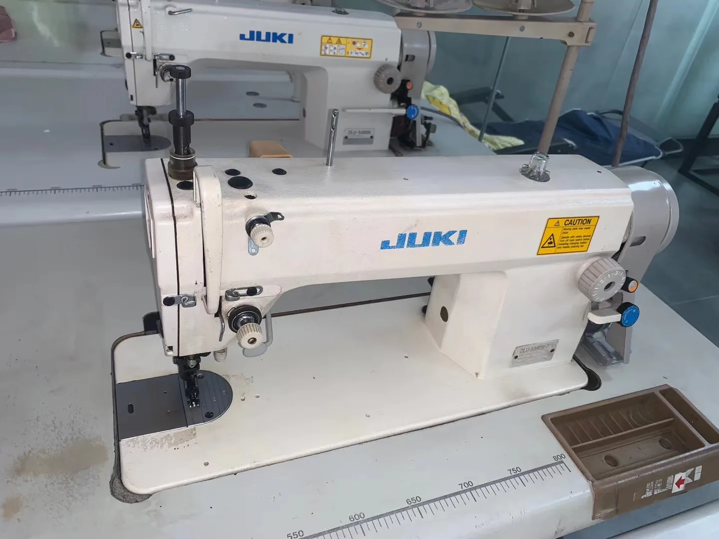 中古Good Jukis DLU-5490N-7 (自動糸切り機付き) 1針、ボトムおよび 