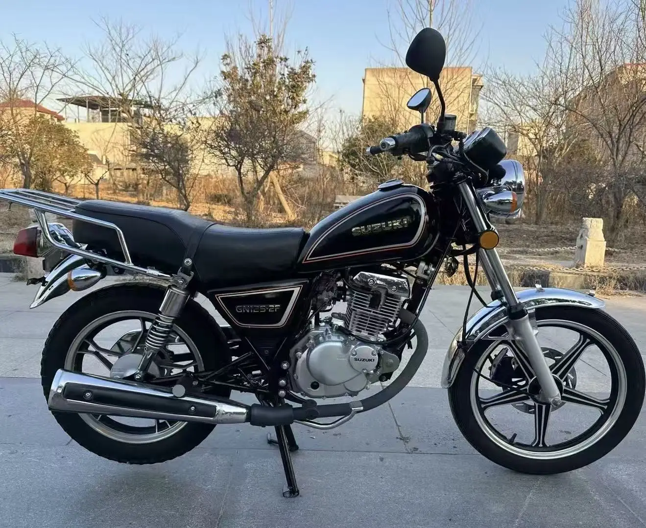 Suzuki GN125 with High-end Disc Brakes and Dual Electric Start
