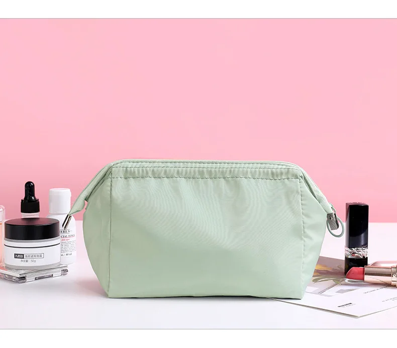 Korean version of portable tote bag Travel cosmetics foundation lipstick zipper eyebrow pencil stationery storage bag details