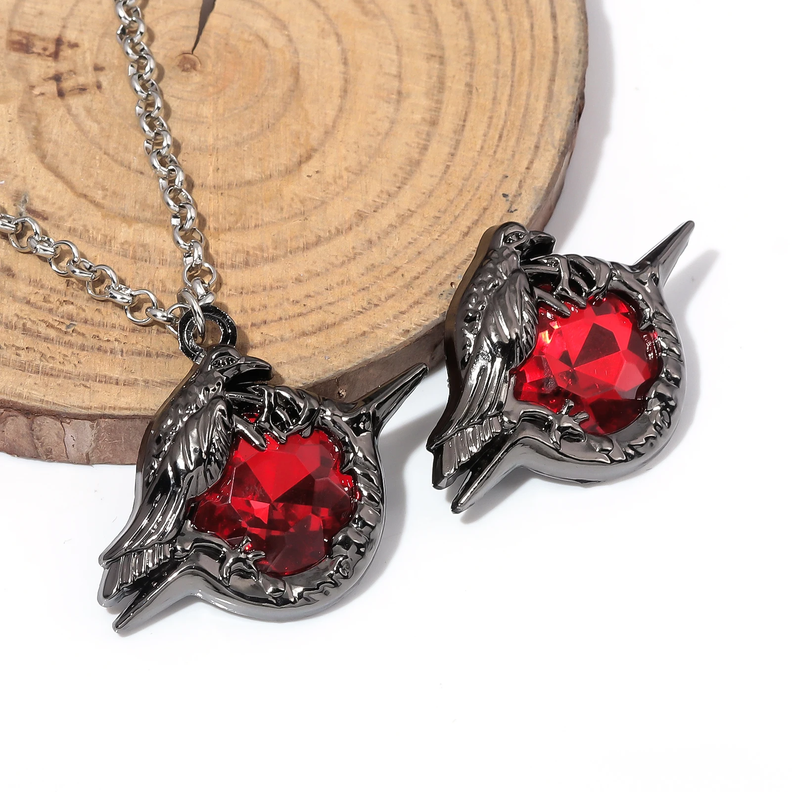 Raven Pendant Necklace Heart-Shaped Beads Chains Gold Plating