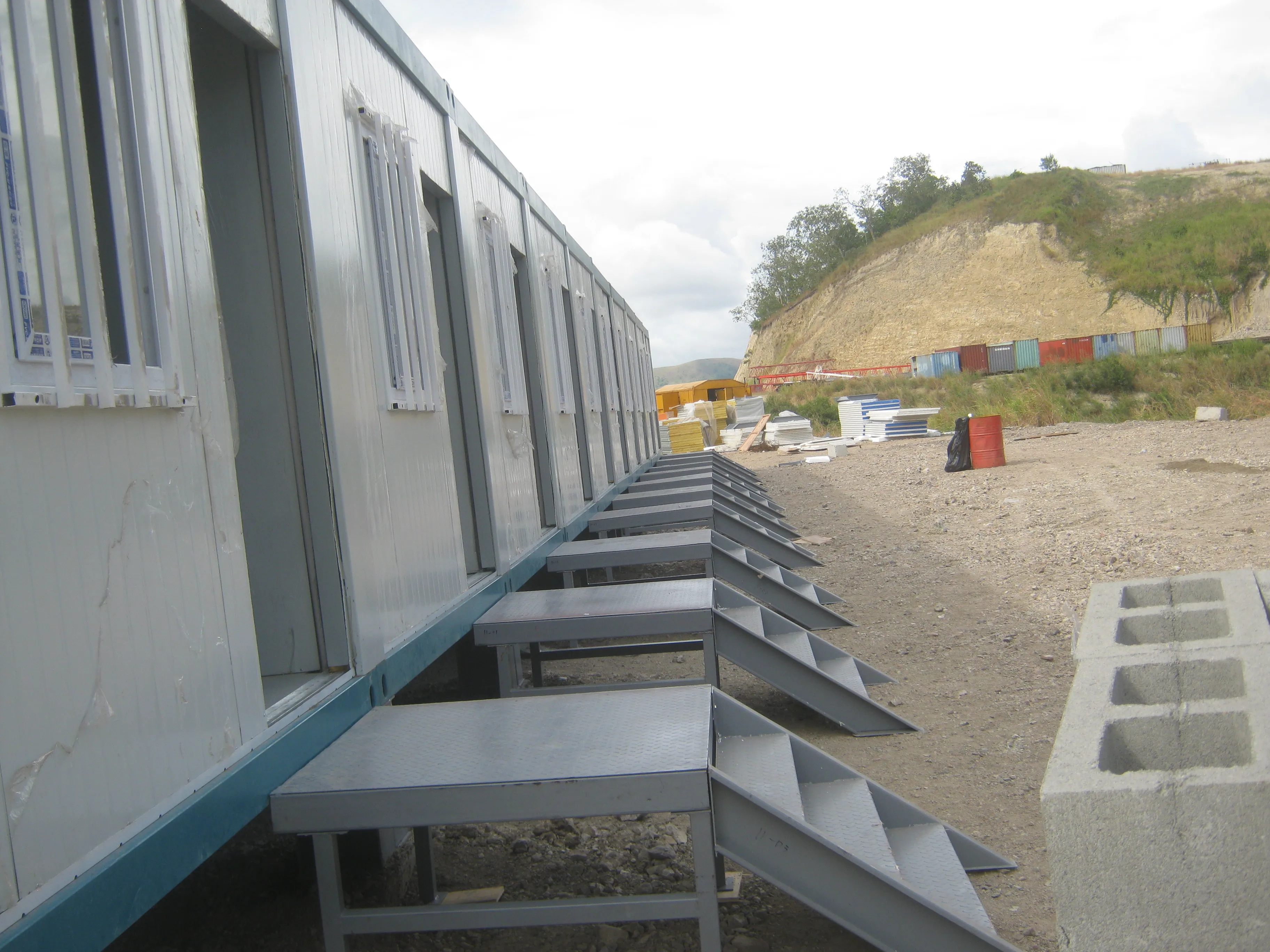 PetroChina Pipeline Campsite Prefabricated Houses in Papua New Guinea 20ft 40ft Flat Pack Steel Structures for Office Hotel Use