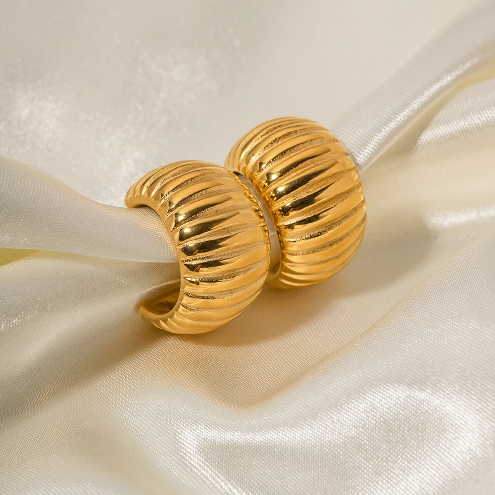 Gold Round Plate Earrings