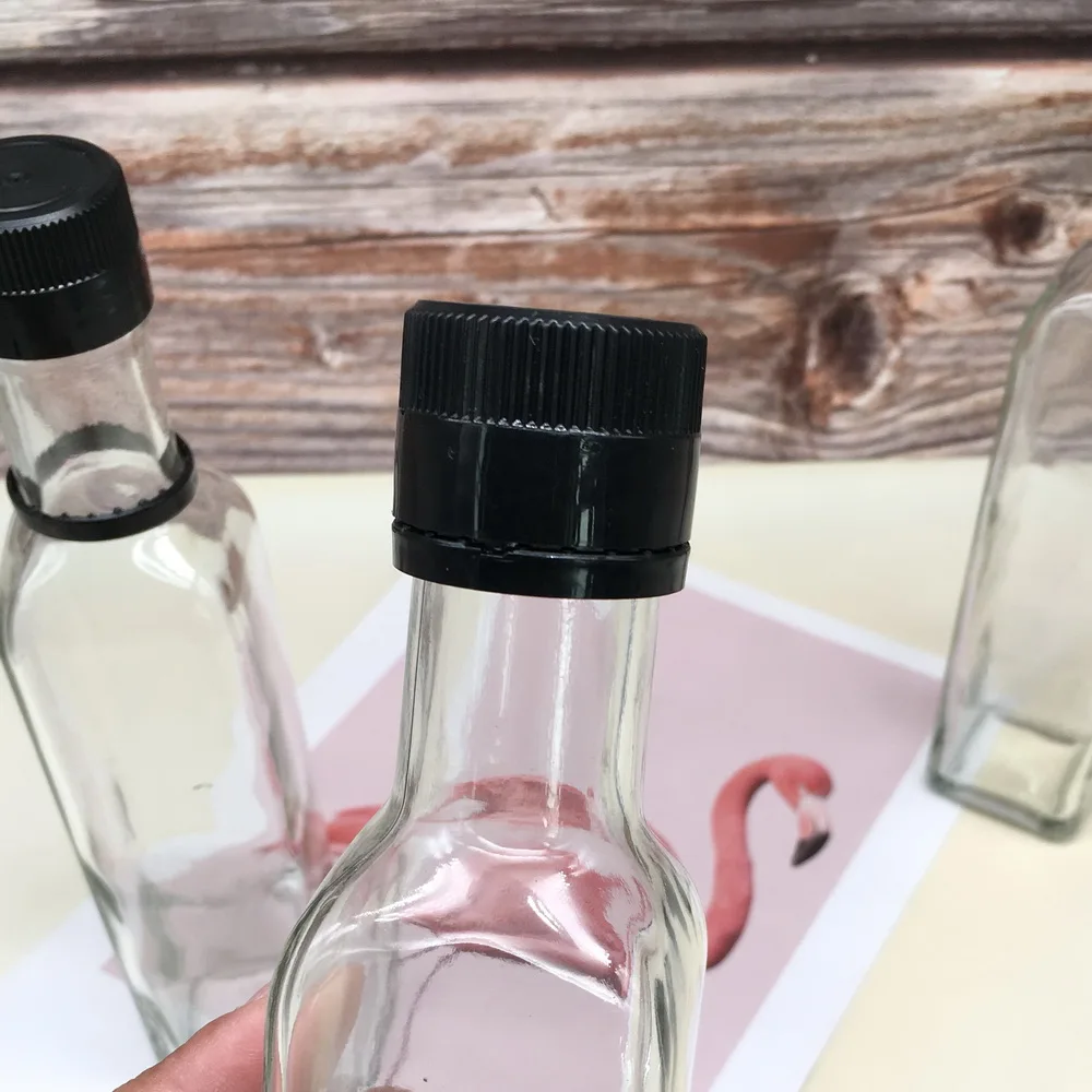 8oz 16oz Customized logo  clear square Glass Bottle with Screw Plastic Cap for Spicy Sauce Cooking Oil