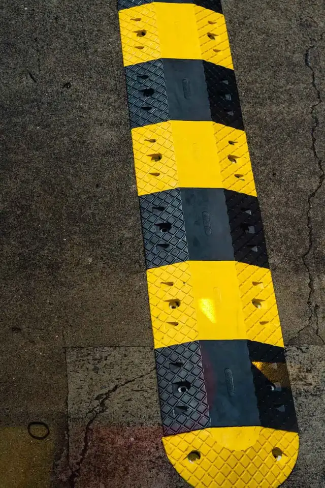 Australian Standard Heavy Duty Durable Plastic Speed Hump for Parking factory