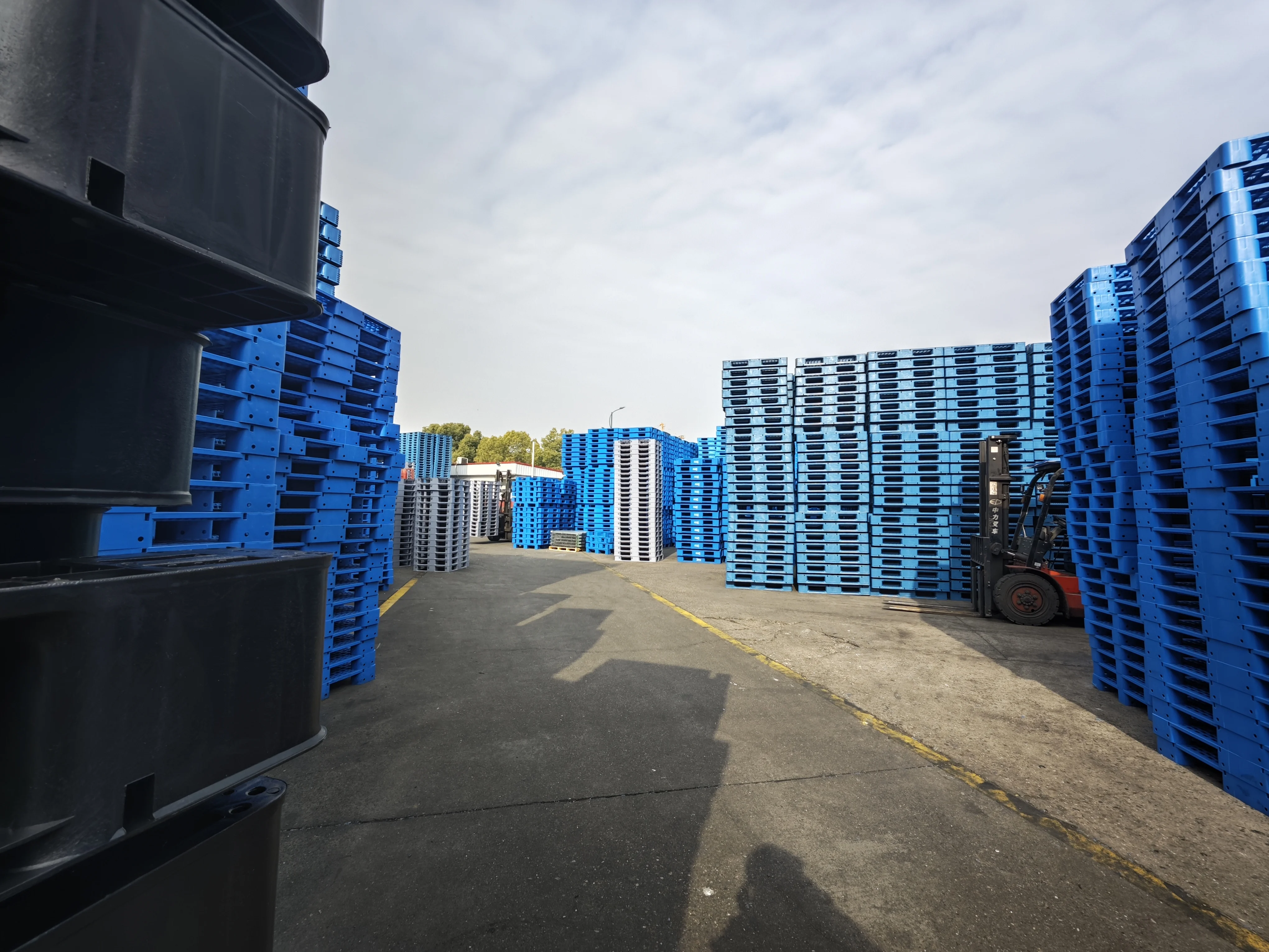 NEXARA Heavy Duty Customize HDPE Blue 1208 1200*800*150mm Grid Field Runner Euro Plastic Pallet for Shipping