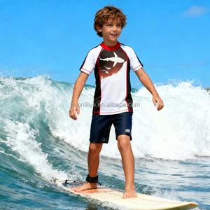 2026 Customized Logo Boys' Short Sleeve UPF 50+ Rashguard Swim Shirt Kids Toddler Sun Protection Surf Tops Baby Swimwear