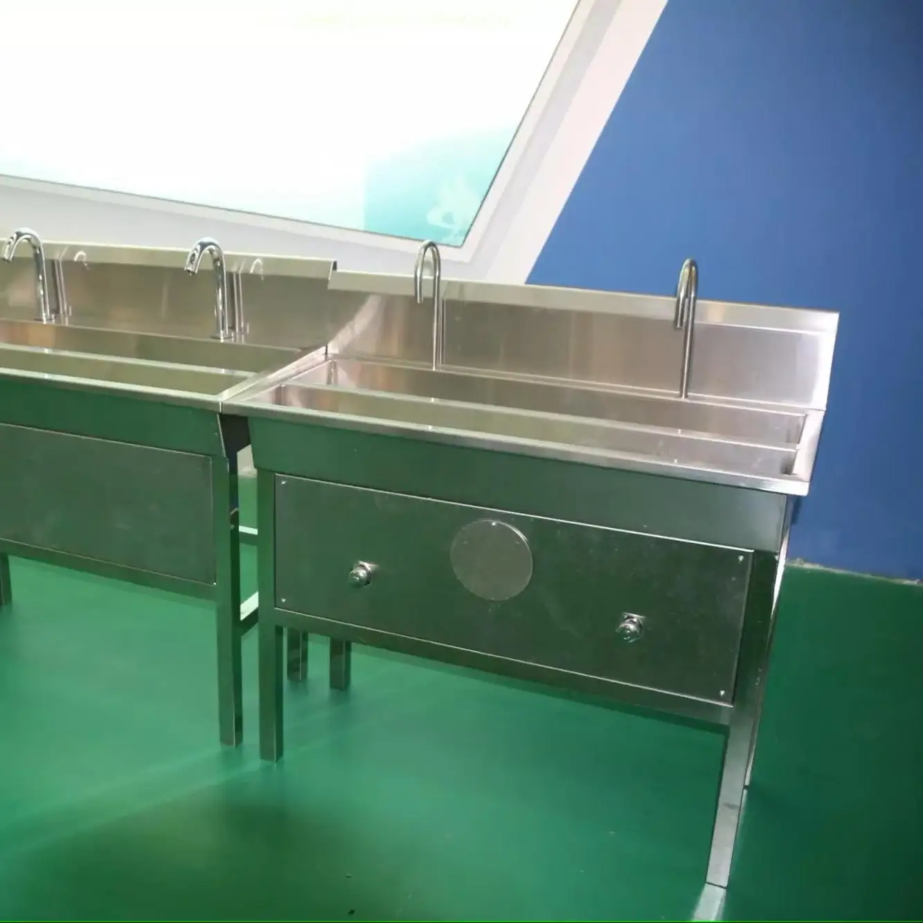 Professional hand washing stations for hygienic areas in slaughterhouses, food plants and clean rooms