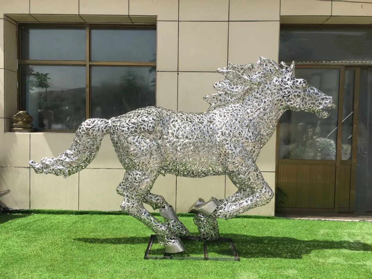 Processing Custom-made Iron Art Abstract Hollow Wire Mesh Animal Sculpture Snail Horse Butterfly Ant Outdoor Sketch Landscape