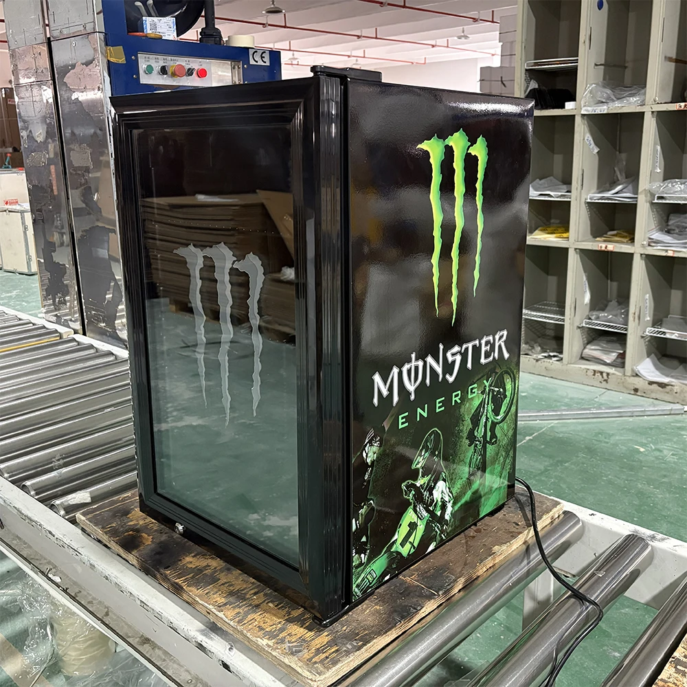 う*☆様 Monster Energy 冷蔵庫 LED照明付き あの「LED内蔵ミニゲーミング冷蔵庫」に30Lの大容量モデルが登場！約倍