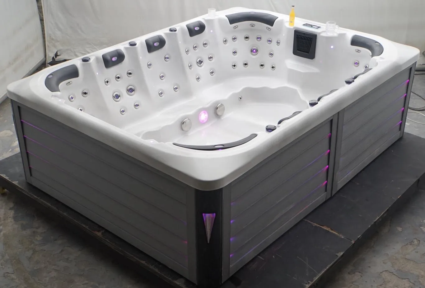 High Quality Hot Tub 12 Person Luxury Outdoor Hot Selling Cost