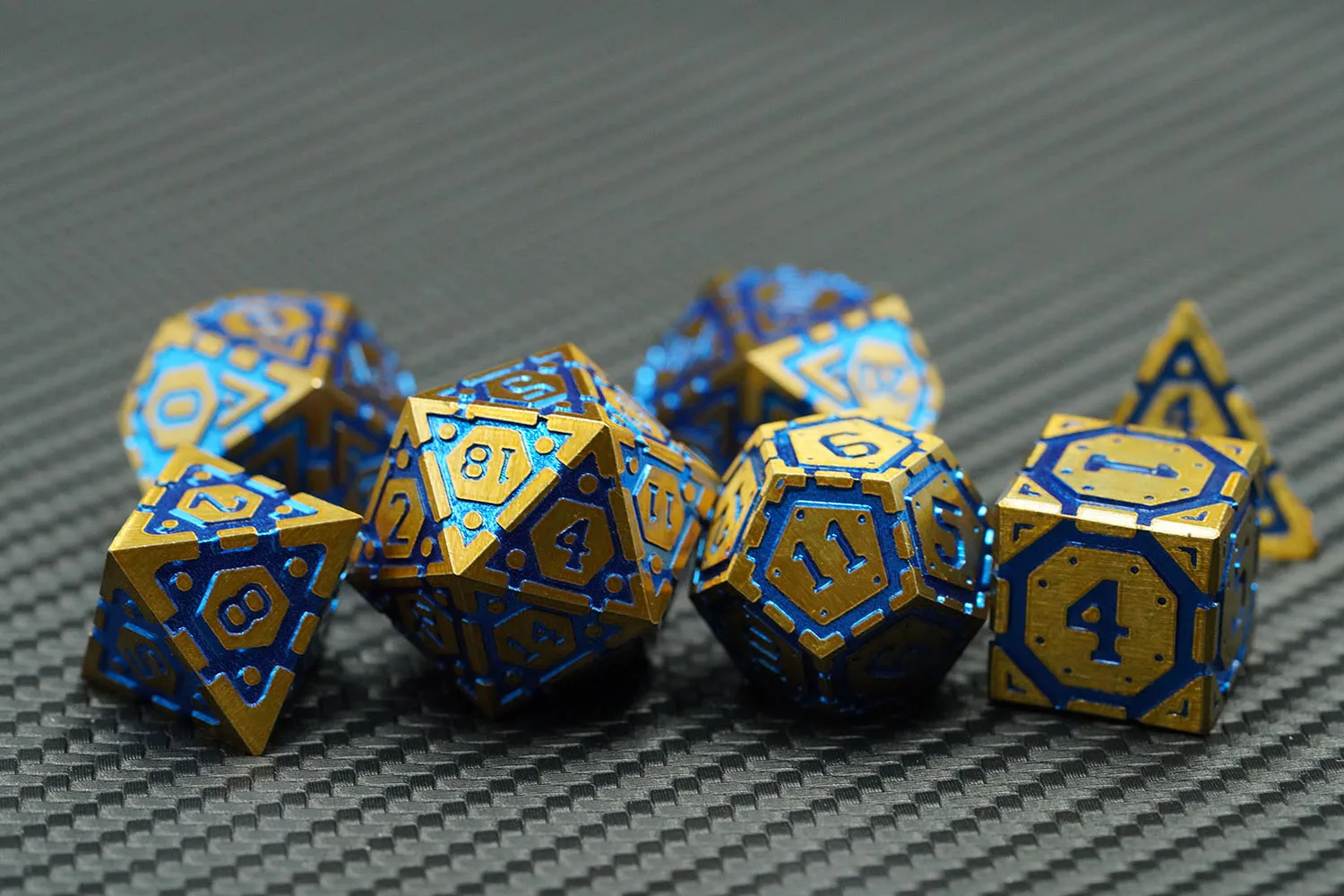 Newly Designed 7-Piece RPG Metal Dice Set 16MM Dragon and Dungeon Gold and Blue Zinc Alloy Polyhedral for DND Games manufacture