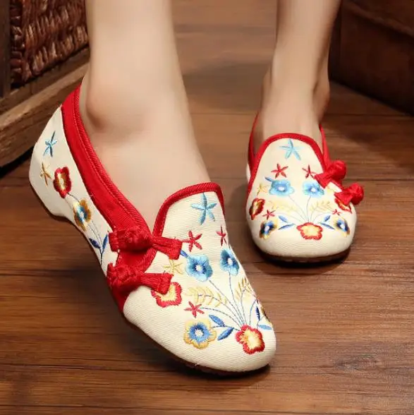 
Новинка, женские тканевые туфли в стиле старого Пекина с цветами персика, вышитые туфли в этническом стиле, танцевальные туфли с закрытым носком и низом из говяжьих сухожилий 