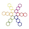 Marqueurs de mailles hexagonaux multicolores pour tricot de pulls.