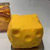 Jouet spongieux au fromage de 12 cm (sac opp)