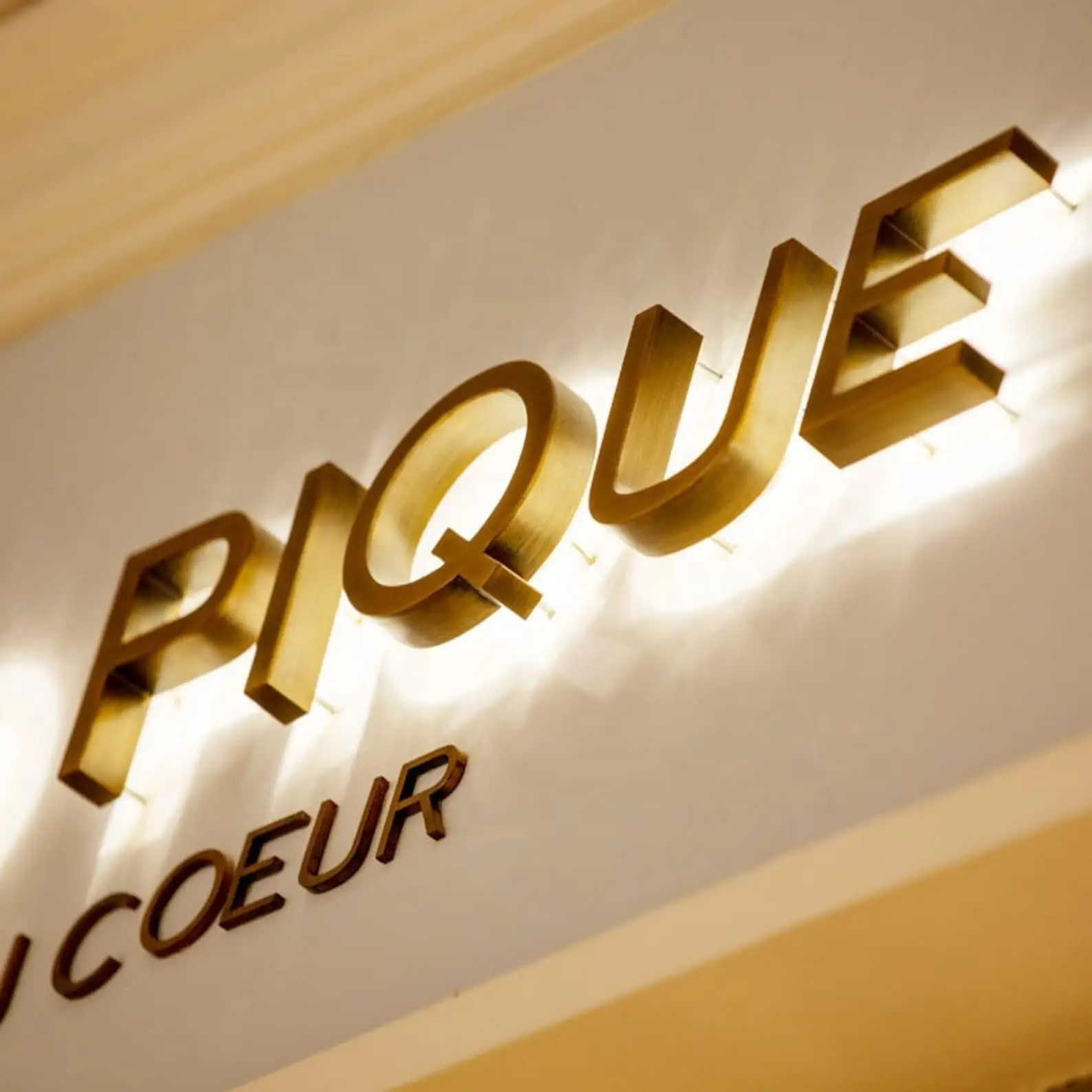 Пользовательский светодиодный логотип магазина металлическая подсветка слово наружная вывеска светящийся фон настенный