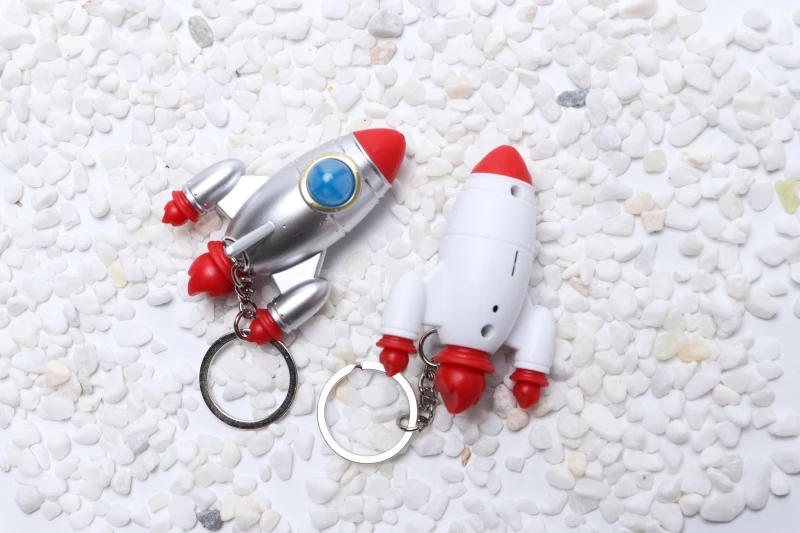 LED Airship Keychain Spacecraft Keyring Spaceship Keyholder UFO Key Chain Light up Rocket Toy Creative Gifts Souvenirs