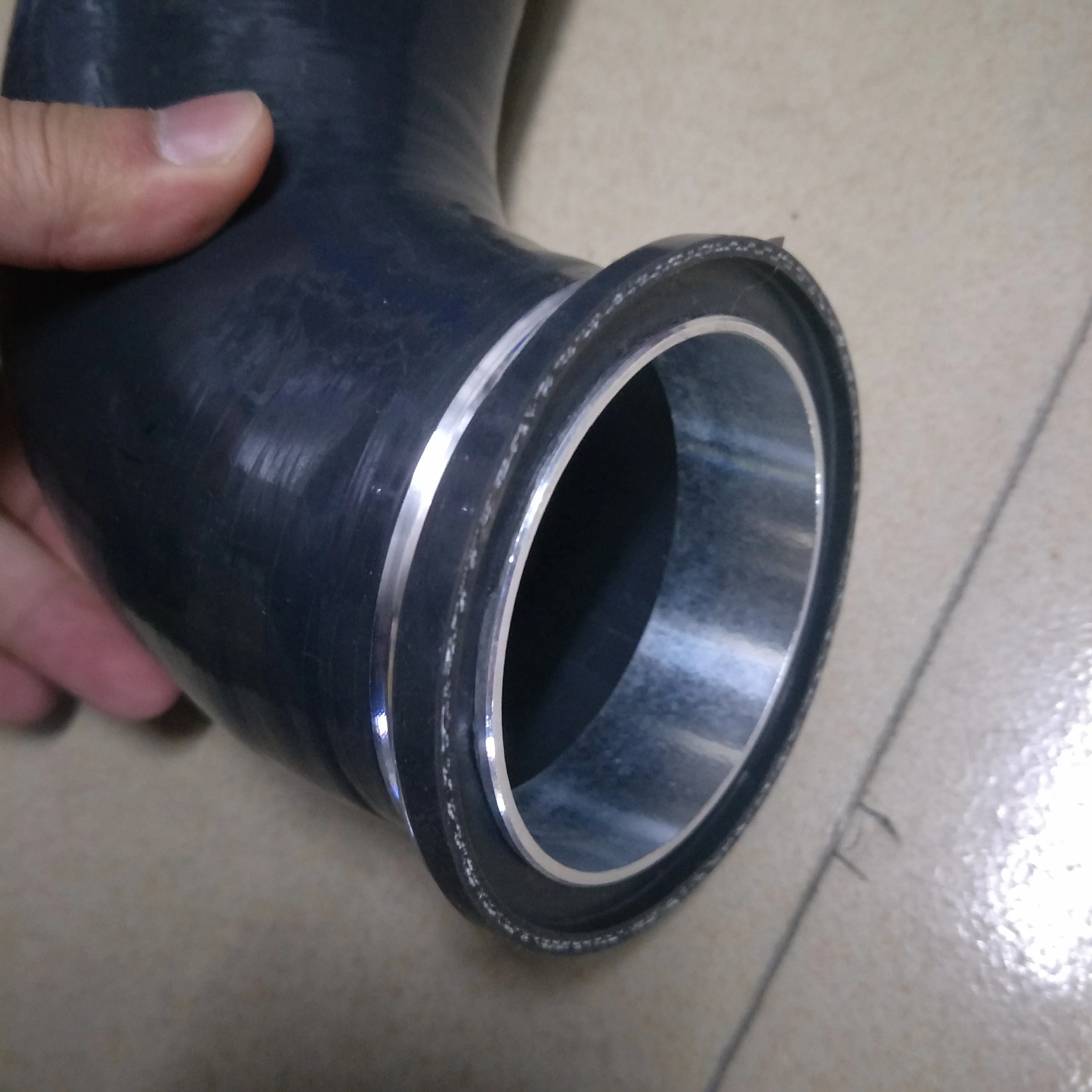 17247766-14685008-HOSE-TUBE-