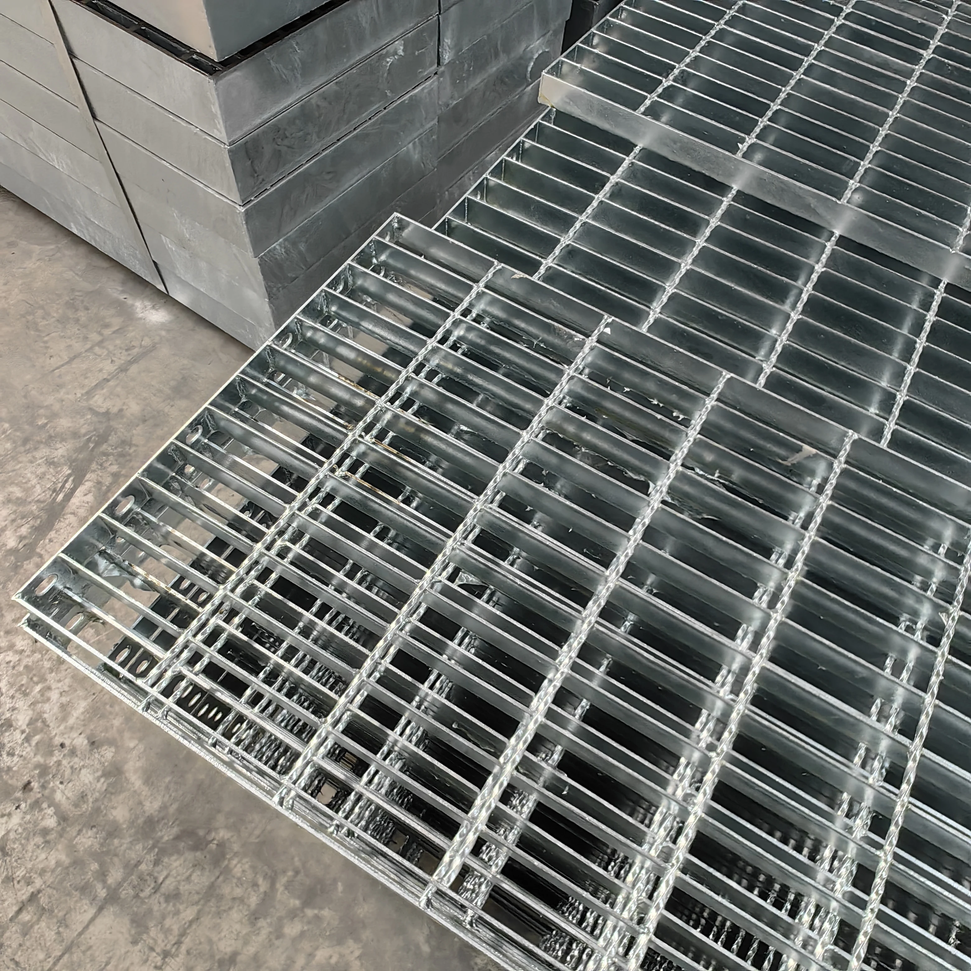 S235jr Steel Grating Galvanized Metal Grid Plate Gi Grating Singapore HDB Galvanized House Drain Steel Grating