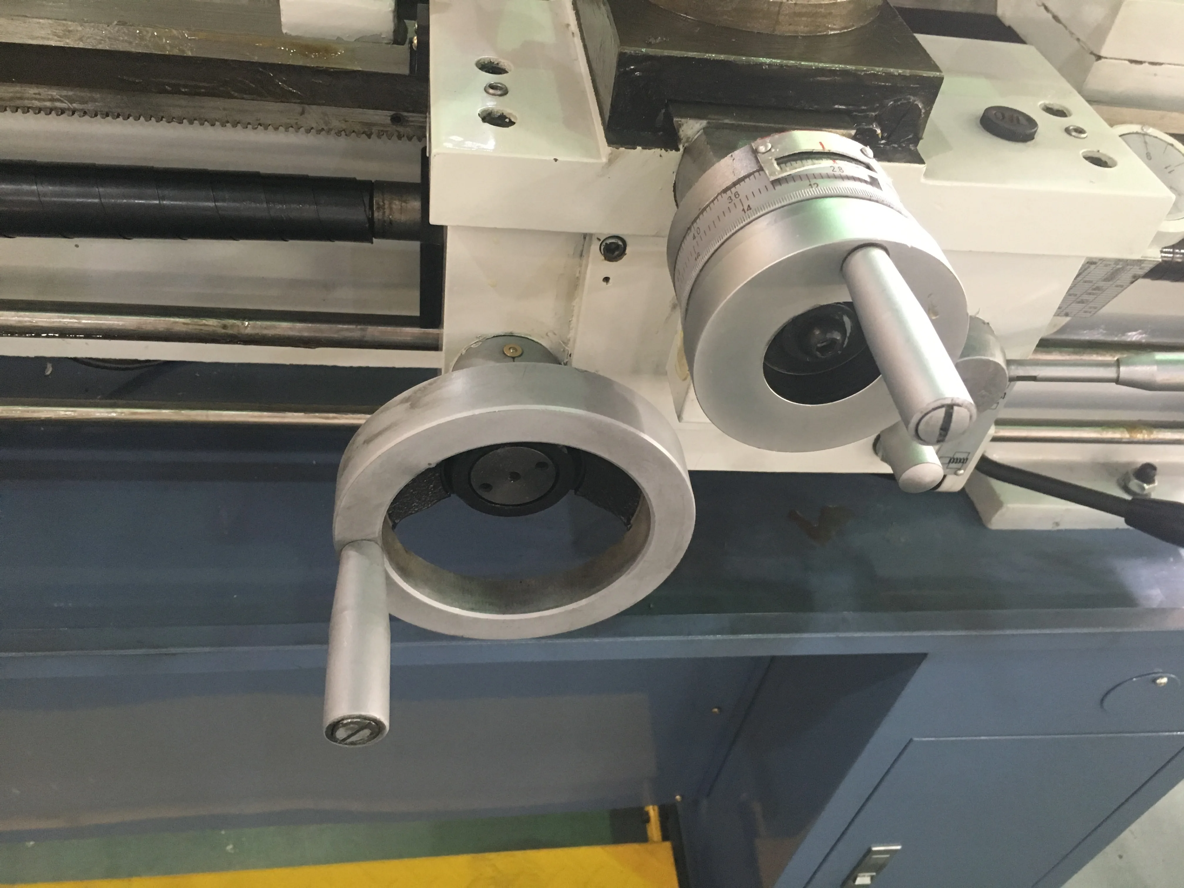 Bench Lathe Machine C0636B 1000mm 52mm Spidle Bore