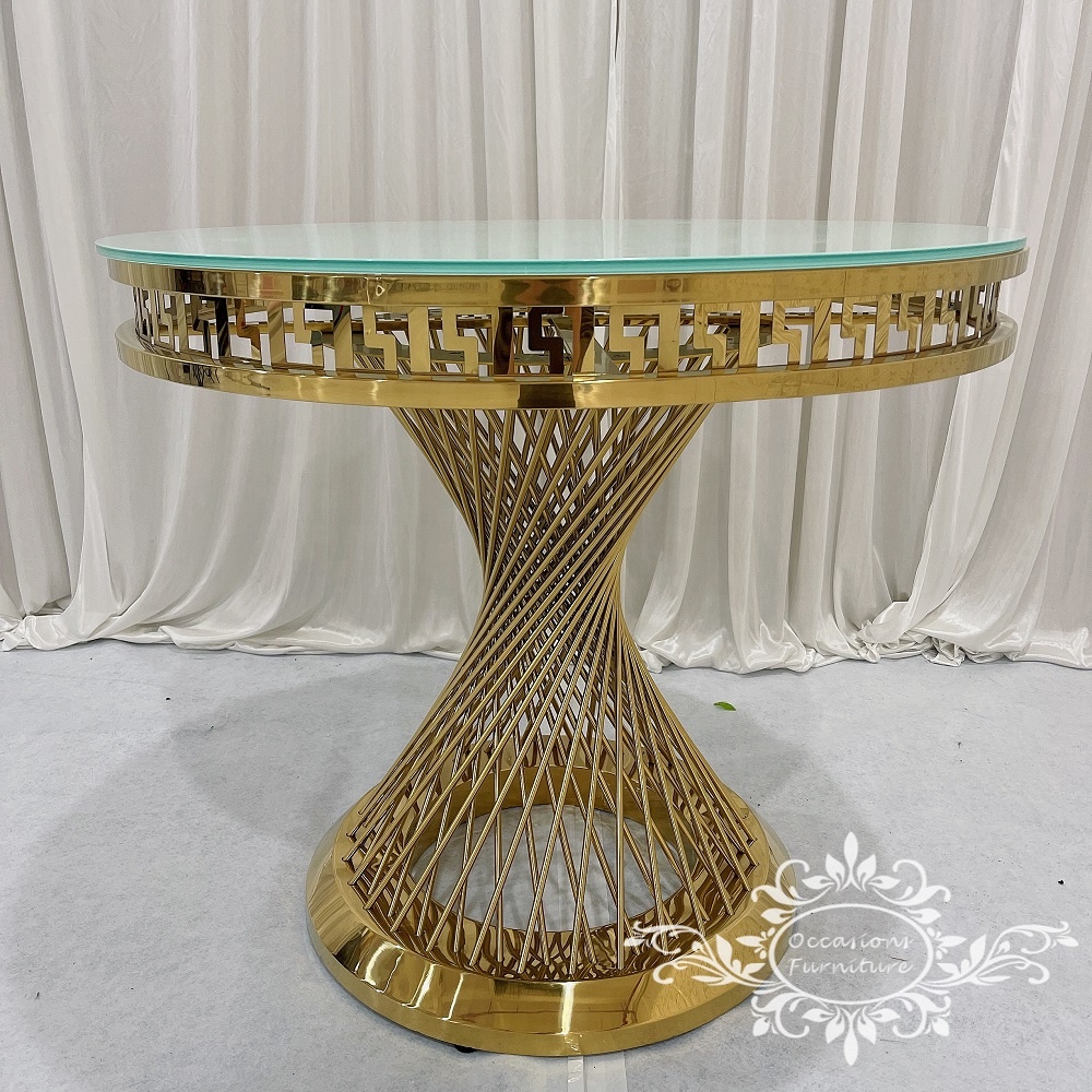 Золотые столы для свадебных тортов