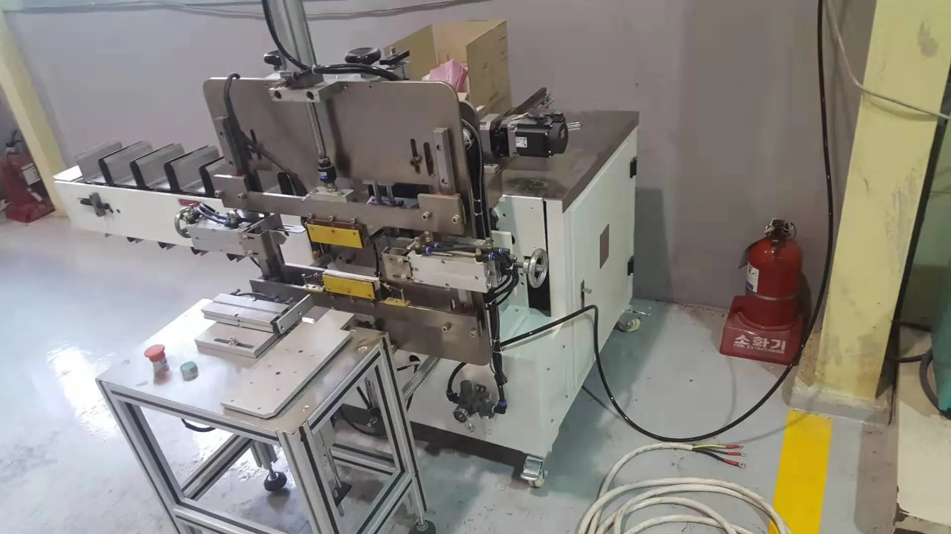 Semi Automated Sanitary Pad Packaging and Bagging Machine for 10 to 40 Pcs Per Bag with Manually Feeding