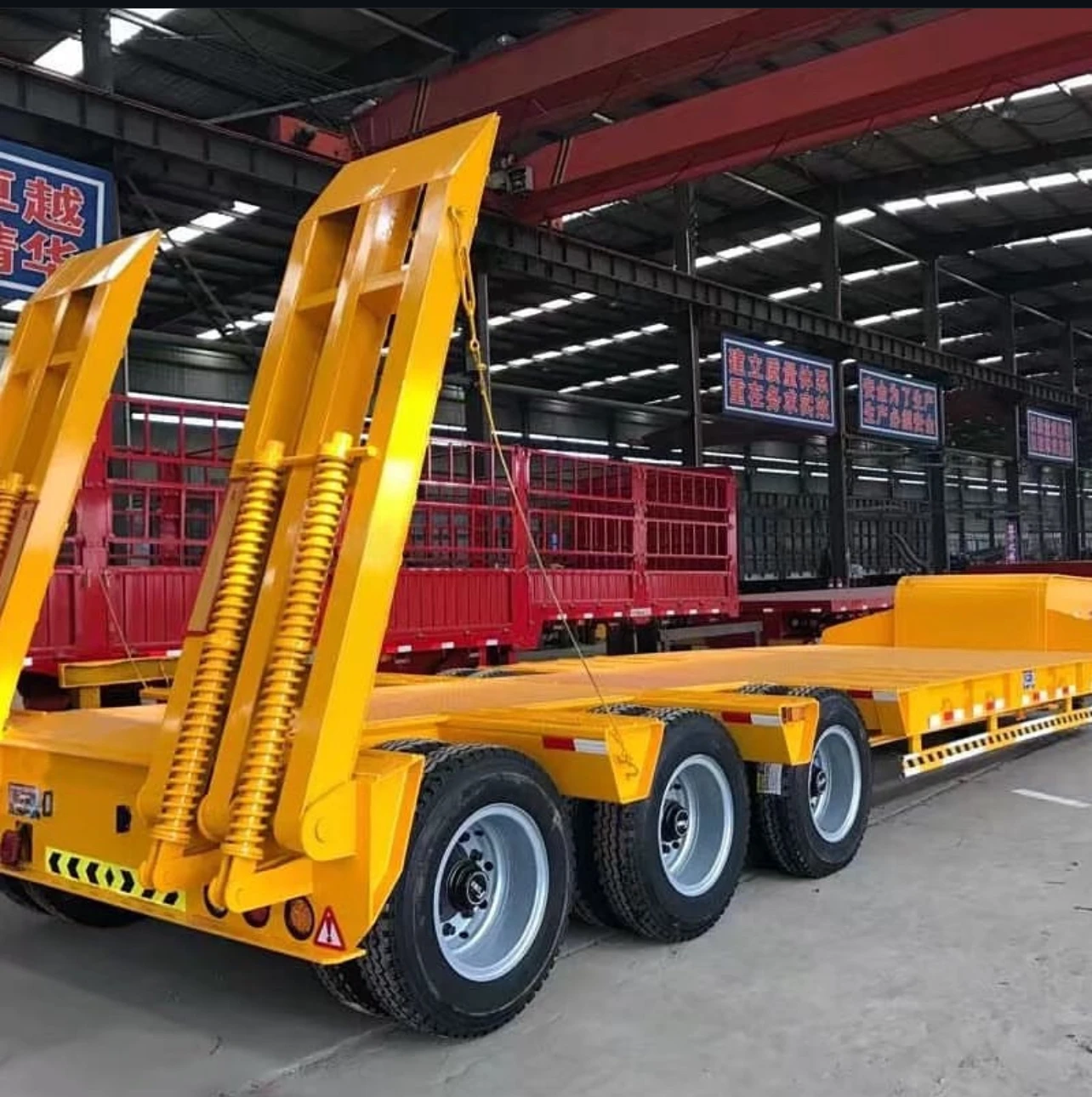 CIMC 3 AXLES AIR SUSPENSION FLATBED TRAILERS WITH ABS Low Bed Excavator Trailer Tow Truck Wrecker Tri Axle Flatbed Trailer