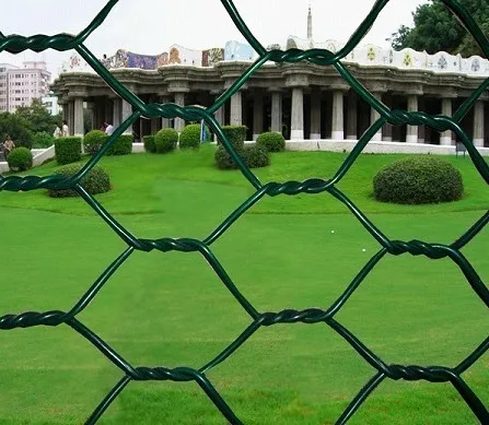 Galvanized chain link wire mesh fence