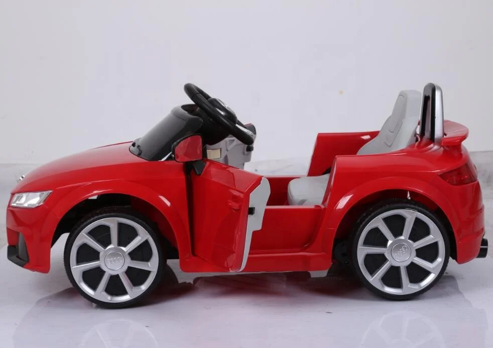 アウディ　子供用　乗り物　おもちゃ　キッズ　車　Audi Amazon.co.jp: 乗用玩具 アウディ パトカー 乗用カー ラジコン