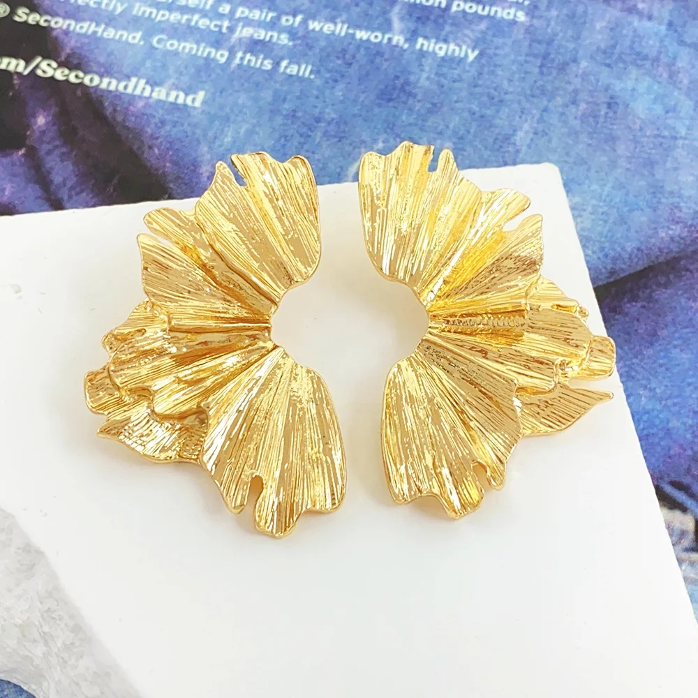 2026 Europe and America Exaggerate New Alloy Flower Earrings Women Trend Elegant Metal Flower Earrings Wholesale